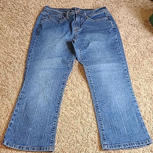 Jeanstar Capri Jeans   - Picture 1 of 3